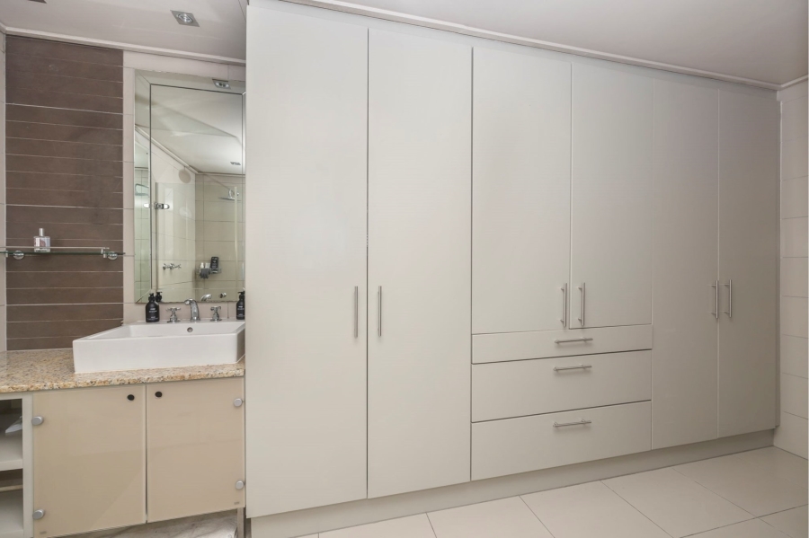 To Let 1 Bedroom Property for Rent in Green Point Western Cape